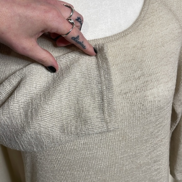 EUC- HI- BEAM CREAM LACE AND EMBROIDERED BLOUSE S-M - Picture 5 of 11